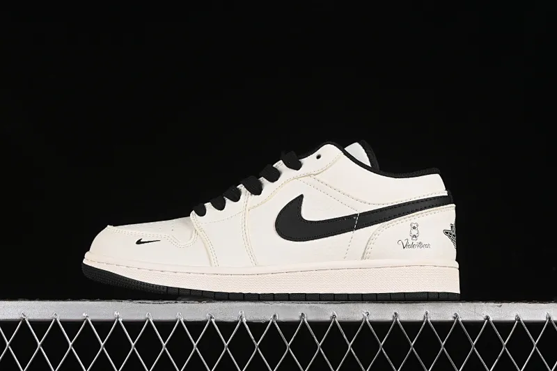 All categories Air Jordan Jordan series basketball shoes Air Jordan 1 Low High-end customized low-top sneakers Air Jordan 1 Low AJ1 Joe 1 Violent Bear joint-beige small hook High-end customized low-top retro basketball shoes SJ9950-009